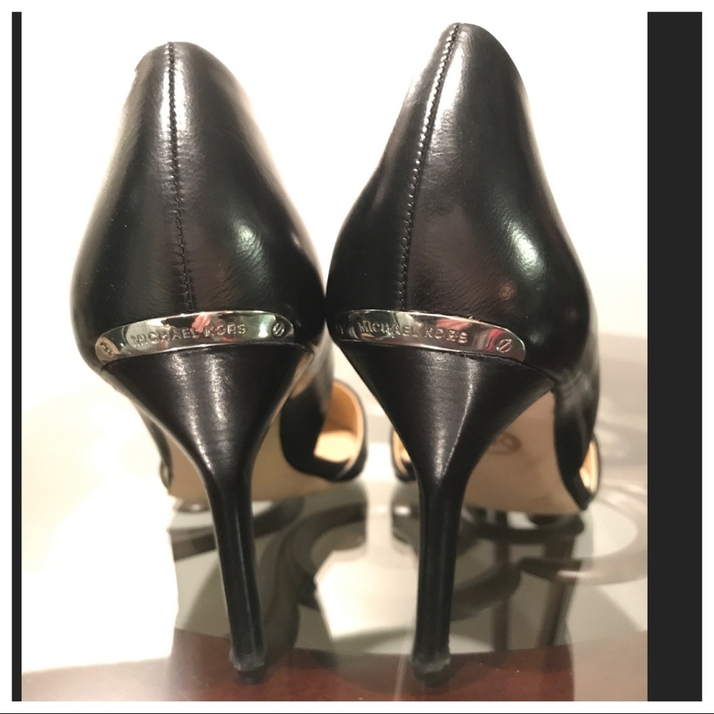 Michael Kors Black Pointed Toe Heels/Pumps 👠 - Picture 2 of 4